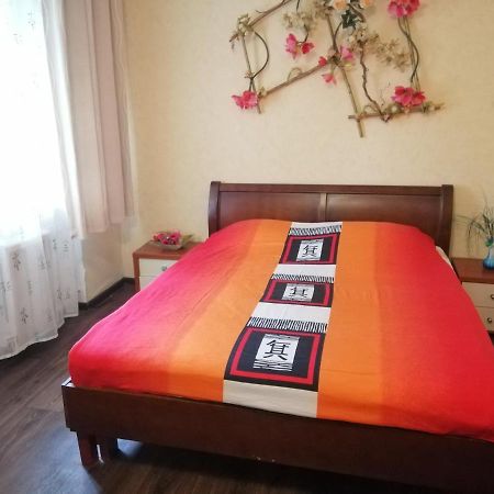 Isida Hotel: Near Zhuliany Airport and Beresteiska Metro Kyiv Exterior photo