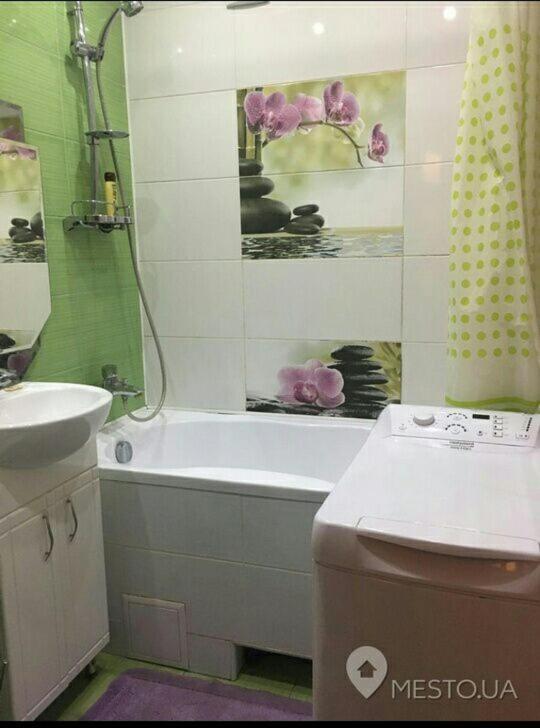 Isida Hotel: Near Zhuliany Airport and Beresteiska Metro Kyiv Exterior photo