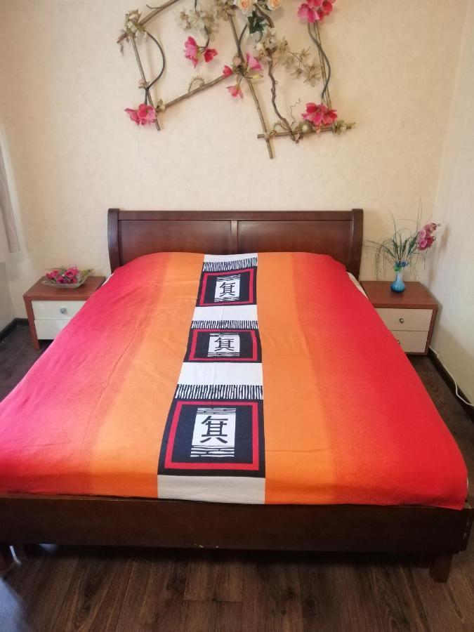 Isida Hotel: Near Zhuliany Airport and Beresteiska Metro Kyiv Exterior photo