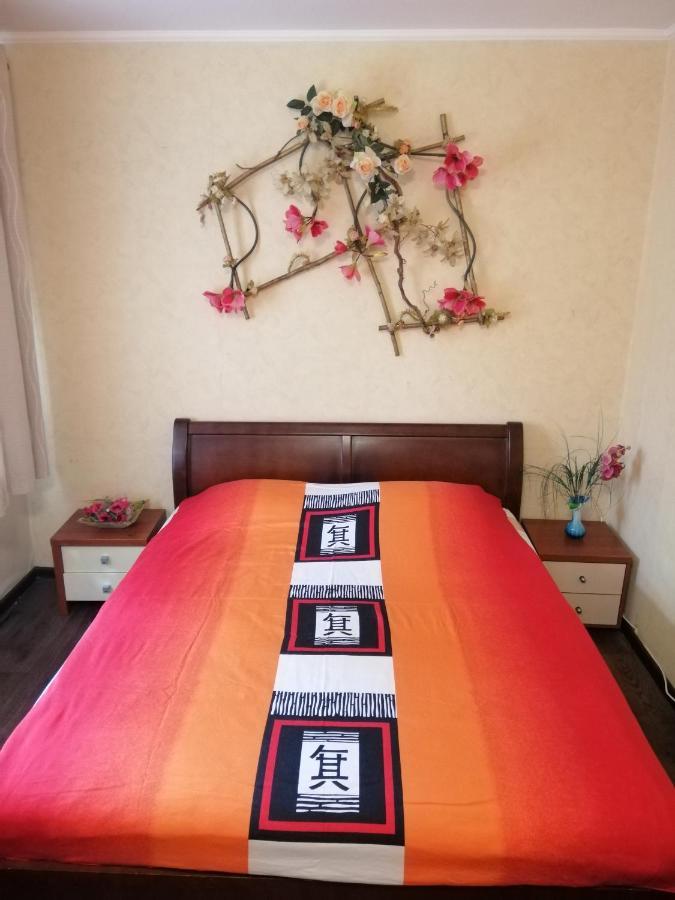 Isida Hotel: Near Zhuliany Airport and Beresteiska Metro Kyiv Exterior photo